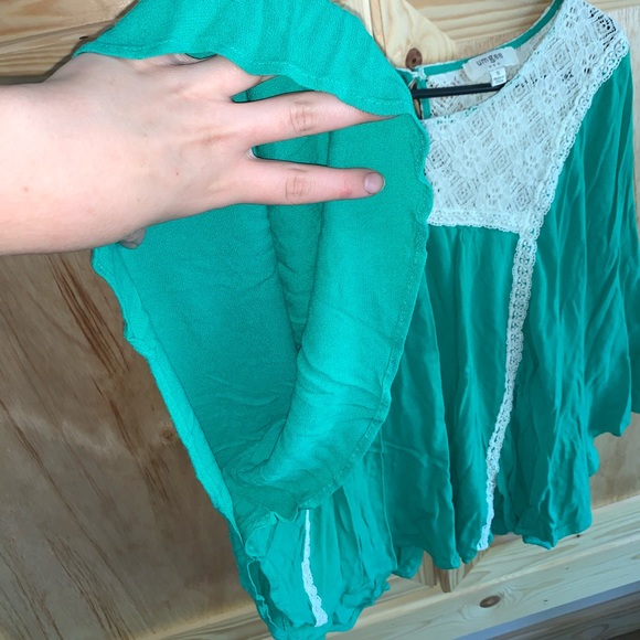 Umgee Green lace front poncho shirt top size S - Picture 3 of 4